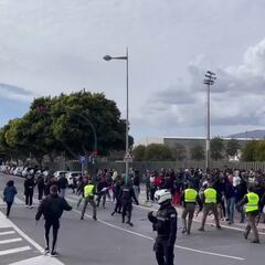 Carga policial antes del Almería-Betis