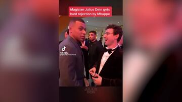 El desplante de Mbappé a un mago que pretendía hacerle un truco: su cara lo dice todo