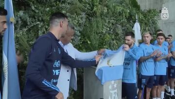 La federación argentina homenajea a Messi con una placa y un complejo que llevará su nombre