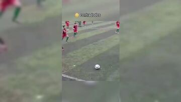 ¡Golazo! Evitó a 8 rivales y la puso en el ángulo