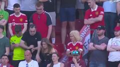 Accidente de varios fans del Manchester United en la grada del Sevilla en el partido de Europa League