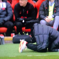 Klopp se ‘rompe’ corriendo a celebrar el 4-3 al Tottenham en la cara del cuarto árbitro