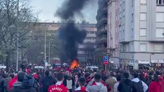 El fuego en los aledaños de San Mamés que ha afectado al autobús de Osasuna