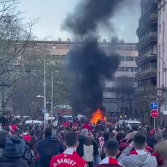 El fuego en los aledaños de San Mamés que ha afectado al autobús de Osasuna