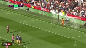 Falla el primero desde 2018, le pitan otro y lo tira así: es el lanzador más único tirando penaltis