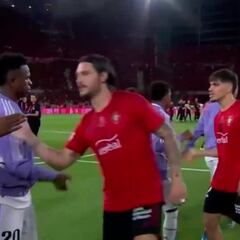 Vinicius no saludó a los árbitros en el pasamanos protocolario