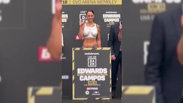 Una boxeadora campeona del mundo va en topless al pesaje para promocionar su cuenta de Onlyfans