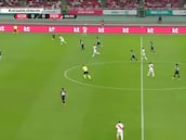 Eterno capitán: a sus 39 años, Guerrrero asistió a Reyna en el gol ante Corea del Sur