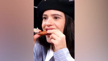 La reacción de Rosalía tras probar uno de los picantes más fuertes del mundo: más española imposible
