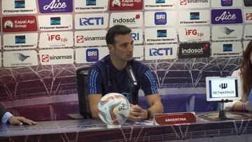 Se han visto pocos cortes de Scaloni así: obliga a cambiar de traductor en plena rueda de prensa