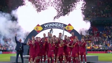 El gesto de Luis de la Fuente cuando Jordi Alba alzó el título en el que merece la pena detenerse