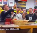 Críticas en Francia a Macron por beberse un tercio de cerveza de un trago