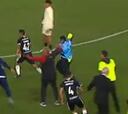 Brutal tangana en la Sudamericana: vean la pelea entre argentinos y peruanos