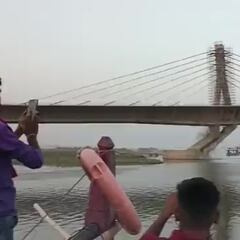 Ha ocurrido en la India: así fue el brutal derrumbamiento de un puente en construcción
