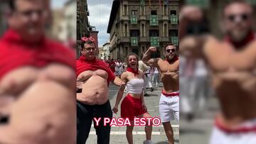 Dos culturistas posan en San Fermín y una aparición sorpresa les quita todos los focos