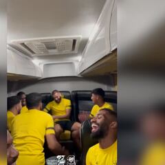 La imagen de Benzema que apena a sus fans: sus compañeros le cantan y él responde así