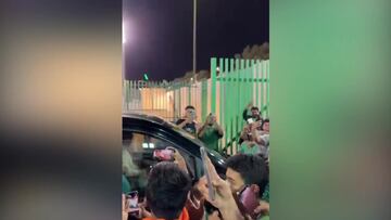 Se desata la locura entre los hinchas de Al-Hilal al ver a Roberto Firmino arribar al estadio