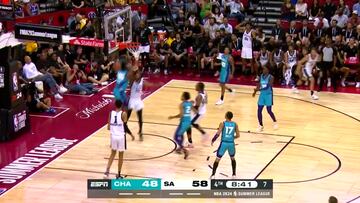 El protagonista de los insultos racistas en el WiZink debuta en la Summer League: Nnaji, víctima de este brutal póster
