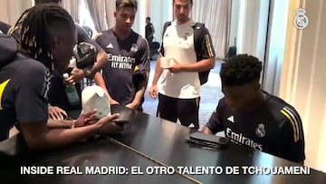 El pianista toca para ‘Carletto’