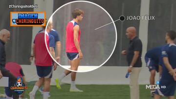 El Chiringuito captó esta escena donde Simeone y João se cruzan en el entrenamiento