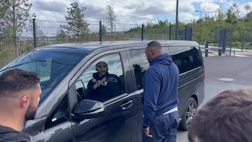 Los aficionados del PSG ya se despiden de Mbappé: vean la viral imagen del francés al salir del entrenamiento
