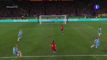 Cuando el karma sabe a gloria bendita: feísima la chulería de la portera inglesa...