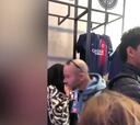 Empleado de la tienda del PSG es captado retirando las camisetas de Mbbapé