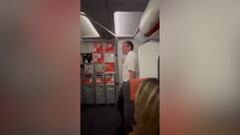 Pillan a una pareja manteniendo relaciones sexuales en un avión camino a Ibiza