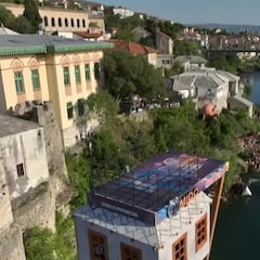 Para verlo sin pestañear: un español hace historia saltando desde 27 metros de altura