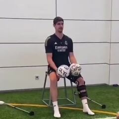 Hasta lesionado es alucinante: vean el entrenamiento de Courtois y como reaccionan los presentes