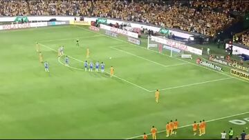 El penal con el que Gignac se convirtió en el máximo anotador del Clásico Regio