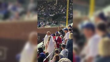 ¡Vivan los novios! Pareja fanática de los Cubs se casó en Wrigley Field