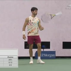 Están atendiendo a su rival y Alcaraz se pone a hacer esto: escuchen al público y a los narradores