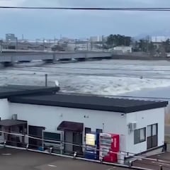 Llegan las primeras grandes olas a Japón