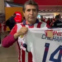 Chivas: En el Akron se vende camiseta de Chicharito y hay filas de hasta una hora