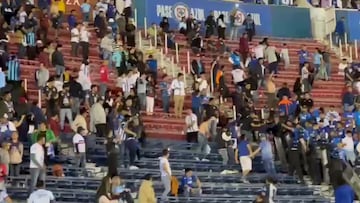 Afición de Cruz Azul se agarra a golpes en gradas del Ciudad de los Deportes