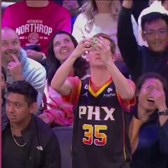 En una grada en USA puede pasar cualquier cosa: 15″ ante millones de espectadores y hace esto