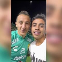 Aficionado de León burló seguridad para tomarse foto con Andrés Guardado