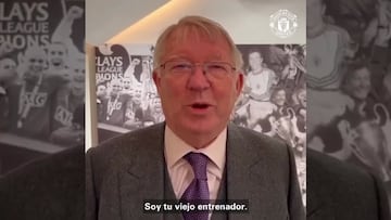 Sir Alex Ferguson no se olvida de ‘Chicharito’ y le dedica mensaje en su regreso a Chivas
