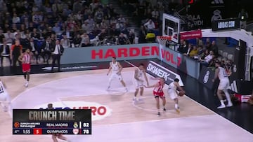 Uno de los tapones del año y para sellar el partido: el WiZink, patas arriba