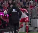 Esto es casi imposible de ver: la agresión de un entrenador a un jugador del Bayern que tiene Alemania patas arriba
