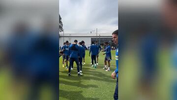Diego Valdés celebró su cumpleaños en la práctica del América