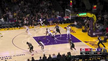 Los Lakers encuentran un salvavidas en el derbi frente a los Clippers