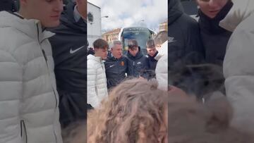 Javier Aguirre trollea a niños que querían una foto con él