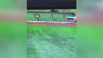 Fallece un futbolista de 34 a?os tras el impacto de este rayo en pleno partido