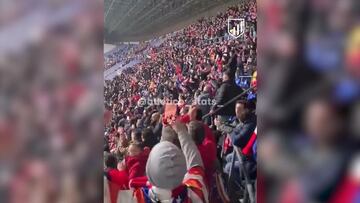 Y una hora después del partido ahí estaban: esto de la afición atlética en Milán es de quitarse el sombrero