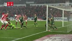 Escándalo del VAR en Alemania: patada en la cabeza, termina sangrando... ¡y no hay ni revisión!