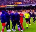 El técnico del Lecce tumba de un cabezazo a un delantero del Verona