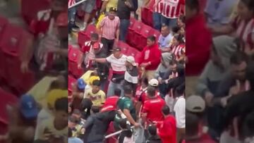 Afición de Chivas golpeó a americanistas tras perder el Clásico de Concacaf