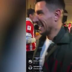 Esto no se ve en ningún club: todo el Athletic celebrando la Copa en medio de Bilbao con la gente